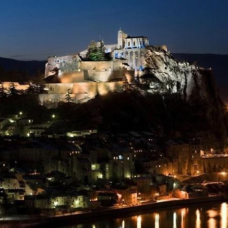 Etxe Laminak Bed & Breakfast Sisteron Eksteriør bilde