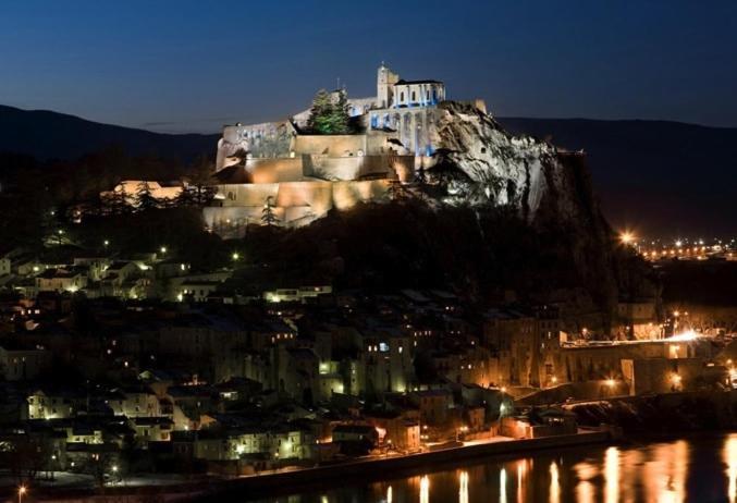 Etxe Laminak Bed & Breakfast Sisteron Eksteriør bilde