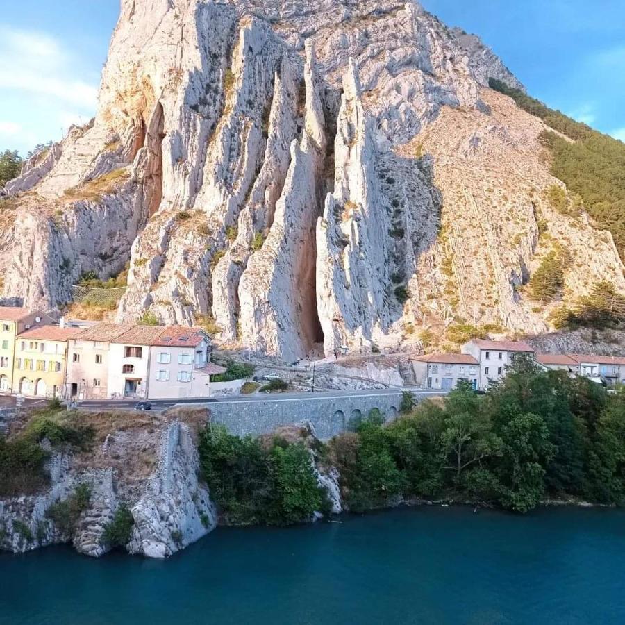 Etxe Laminak Bed & Breakfast Sisteron Eksteriør bilde